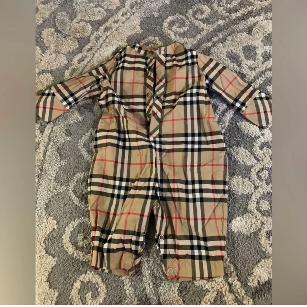 burberry - Picture 1 of 1
